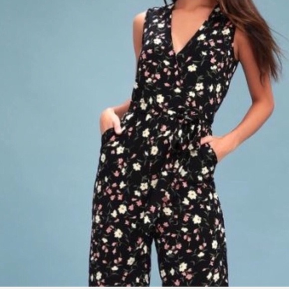 Lulus Pants - Lulu’s Size Small Jumpsuit WideLeg Floral Jumpsuit